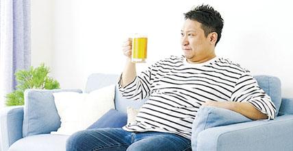 酒精高卡：每克酒精含7kcal，一罐 330 毫升啤酒，熱量115.5kcal，約等於半碗白飯。（maroke@iStockphoto）